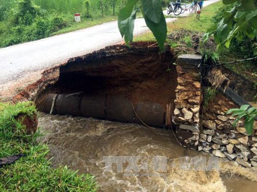 Cảnh báo nguy cơ sạt lở trên QL 3C qua huyện Định Hóa,Thái Nguyên